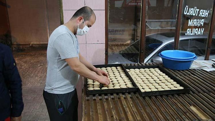 Hatayın ramazan tatlısı kömbe günde 150 tepsi pişiriliyor