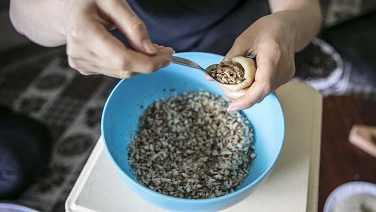 Hatayın ramazan tatlısı kömbe günde 150 tepsi pişiriliyor