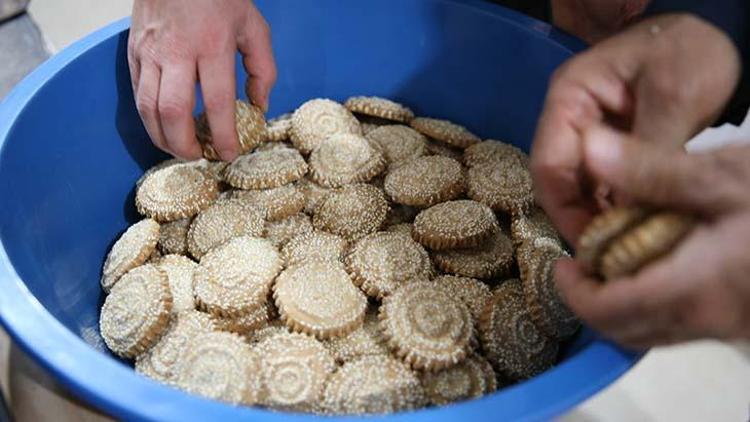 Hatayın ramazan tatlısı kömbe günde 150 tepsi pişiriliyor