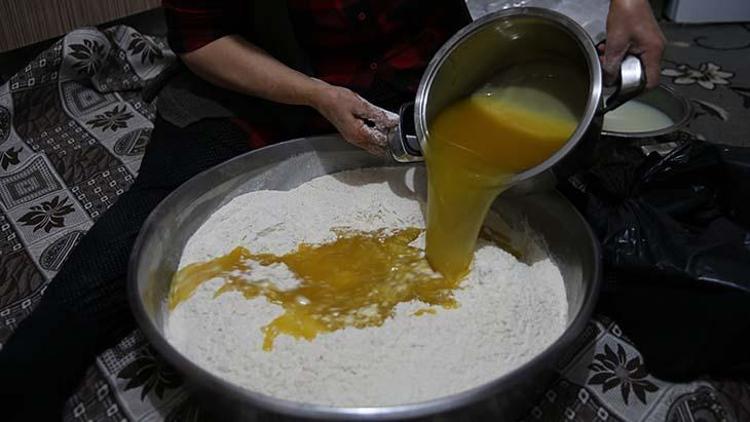 Hatayın ramazan tatlısı kömbe günde 150 tepsi pişiriliyor