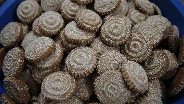 Hatayın ramazan tatlısı kömbe günde 150 tepsi pişiriliyor