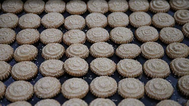 Hatayın ramazan tatlısı kömbe günde 150 tepsi pişiriliyor