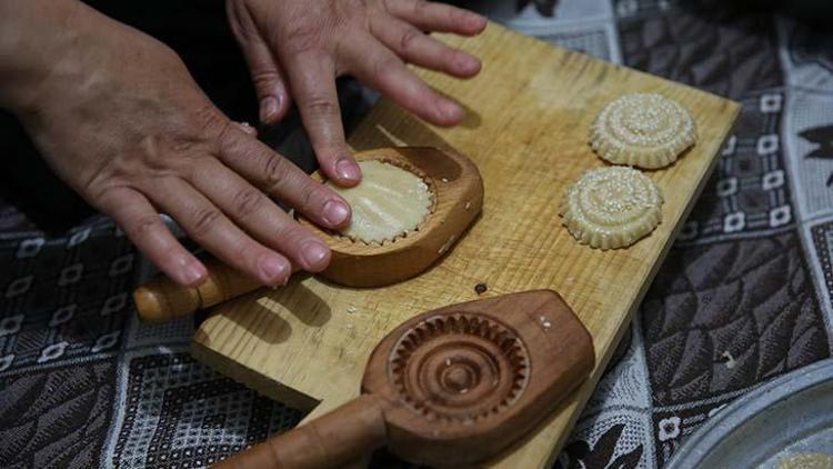 Hatayın ramazan tatlısı kömbe günde 150 tepsi pişiriliyor