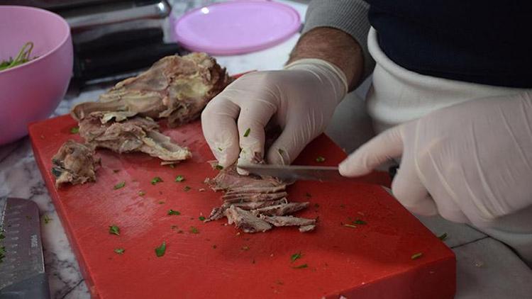 İzmirin sokak lezzeti söğüşe anne eli değdi