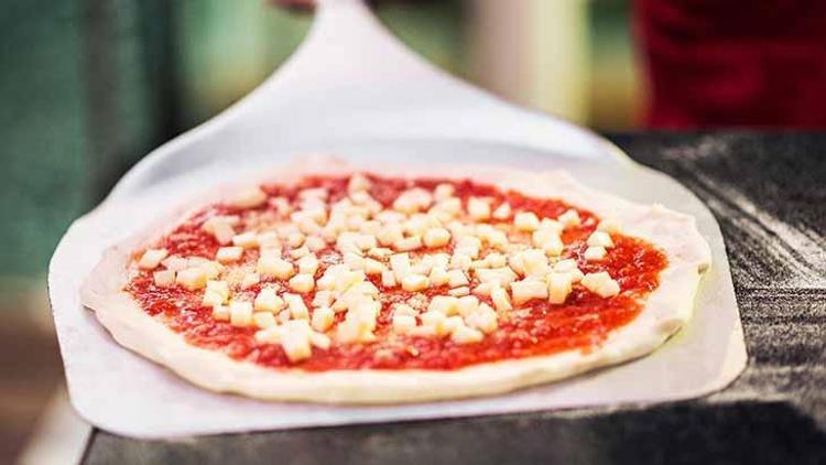 Lavaştan pizza nasıl yapılır