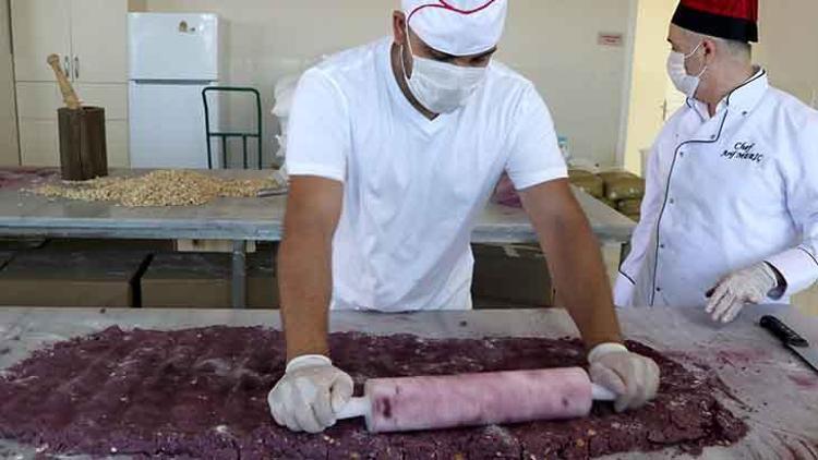 Edirnede moral olsun diye mor kurabiye üretip, ismini moralize verdiler