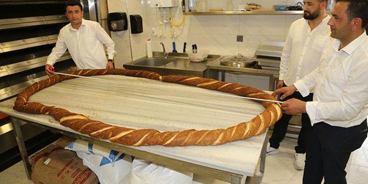 6 metre çapında dev simit ürettiler Guinness Rekorlar Kitabına girmeye hazırlanıyor