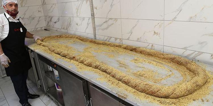 6 metre çapında dev simit ürettiler Guinness Rekorlar Kitabına girmeye hazırlanıyor