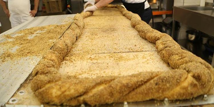 6 metre çapında dev simit ürettiler Guinness Rekorlar Kitabına girmeye hazırlanıyor