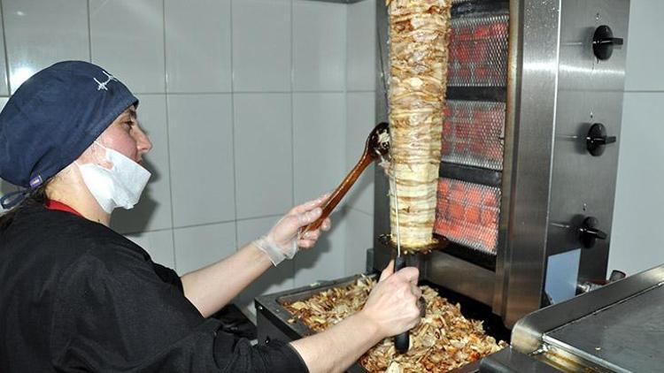 Tokatın tek kadın döner ustası