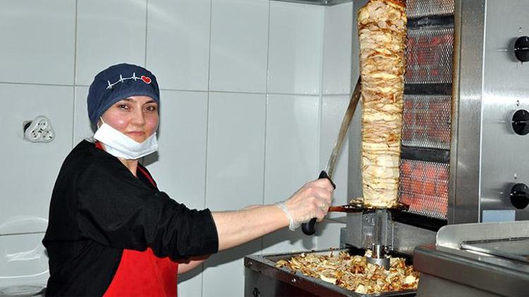 Tokatın tek kadın döner ustası