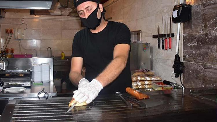 Hem soğuk hem de sıcak tüketiliyor: İzmir lezzeti kumru