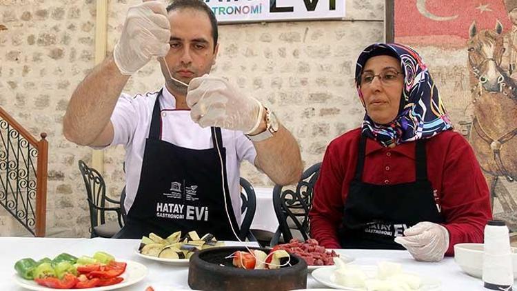 Kimse nasıl yenildiğini bilmiyor Hatayın ipe dizilen lezzeti: Kınnap kebabı
