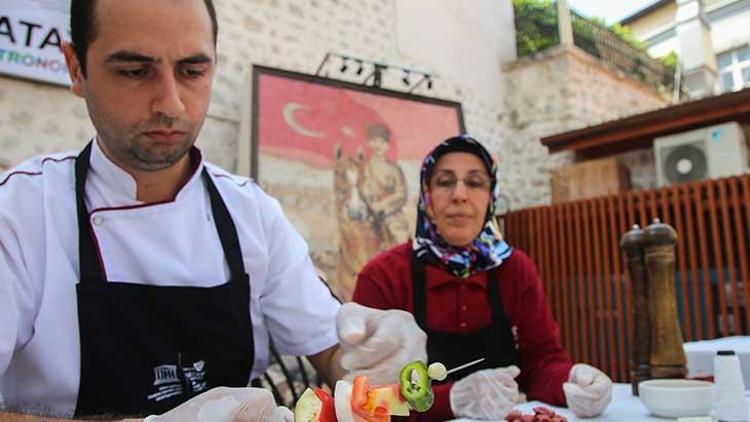 Kimse nasıl yenildiğini bilmiyor Hatayın ipe dizilen lezzeti: Kınnap kebabı