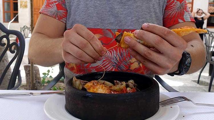 Kimse nasıl yenildiğini bilmiyor Hatayın ipe dizilen lezzeti: Kınnap kebabı