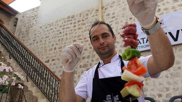 Kimse nasıl yenildiğini bilmiyor Hatayın ipe dizilen lezzeti: Kınnap kebabı