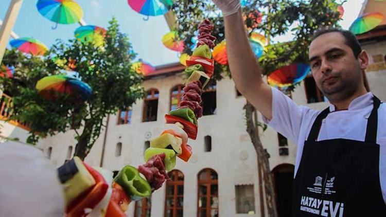 Kimse nasıl yenildiğini bilmiyor Hatayın ipe dizilen lezzeti: Kınnap kebabı