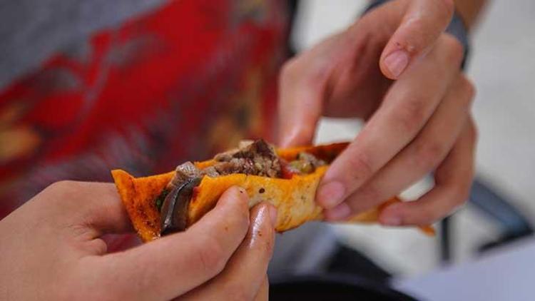 Kimse nasıl yenildiğini bilmiyor Hatayın ipe dizilen lezzeti: Kınnap kebabı