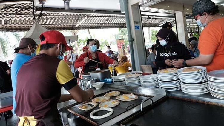 Malezyanın geleneksel yağlı bazlaması roti canai