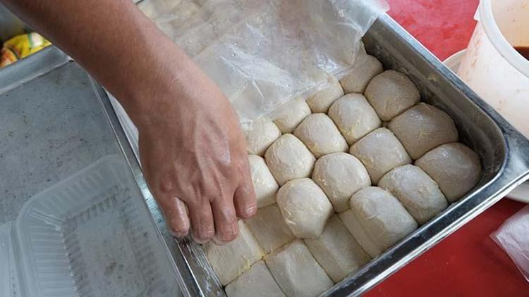 Malezyanın geleneksel yağlı bazlaması roti canai