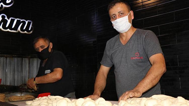 Sıcak kazan ve pekmez Samsun simidini vazgeçilmez yapıyor