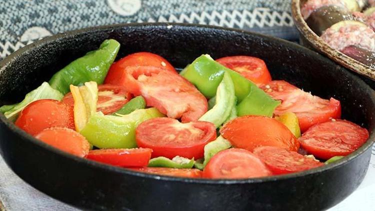 Şanlıurfanın yöresel lezzeti: Tepsi yemeği
