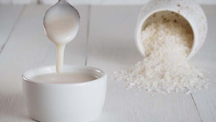 Gripten koruyan, pişirmeden hazırlanan C vitamini ve zencefil dilimleri