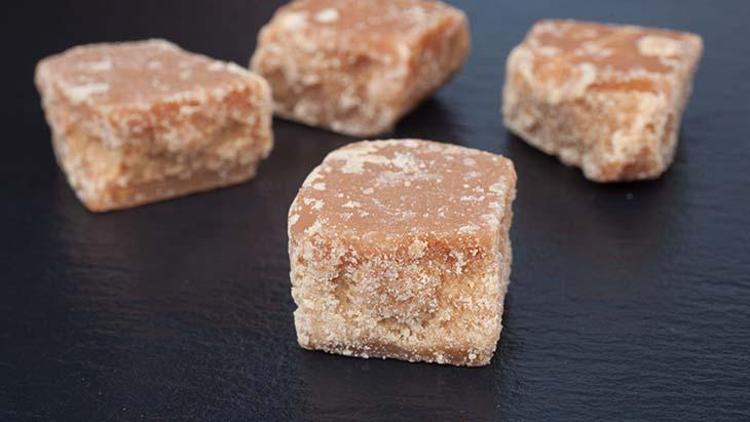 Gripten koruyan, pişirmeden hazırlanan C vitamini ve zencefil dilimleri