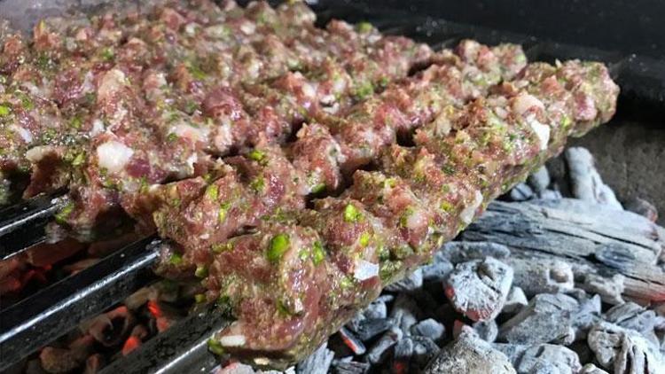 Damak çatlatan lezzet: Antep fıstığı ve kaburga etinden yapılıyor