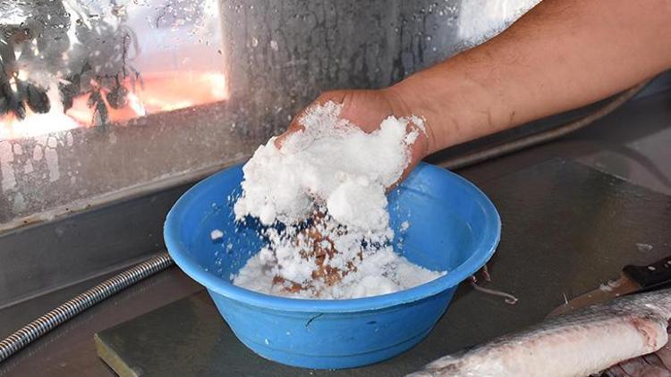 Tam bir B12 deposu çıktı Tuzlayıp kuruttuktan sonra yiyorlar