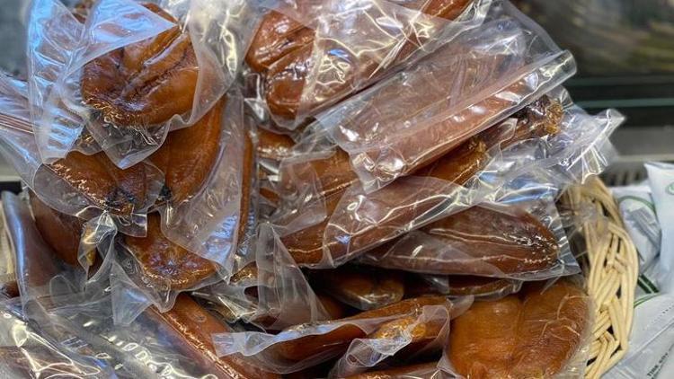 Tam bir B12 deposu çıktı Tuzlayıp kuruttuktan sonra yiyorlar