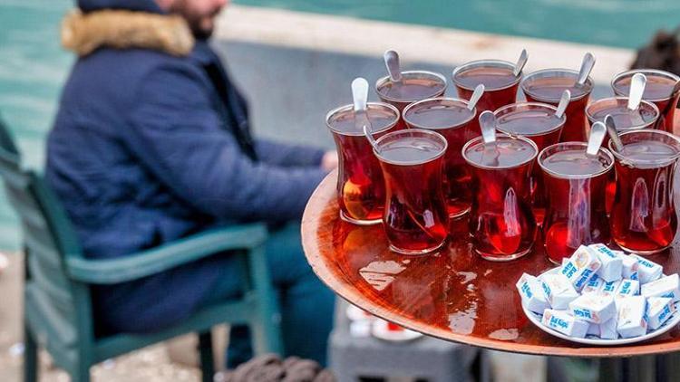Rizeliler çay içmenin kriterlerini açıkladı: Şekersiz ve ince belli bardakta içilmeli