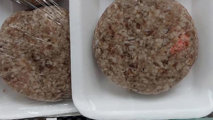 Hazır köfte-kebap uyarısı: İçine taşlık katıp bici bici boyasıyla renk veriyorlar