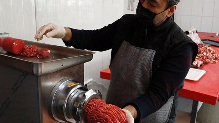 Hazır köfte-kebap uyarısı: İçine taşlık katıp bici bici boyasıyla renk veriyorlar