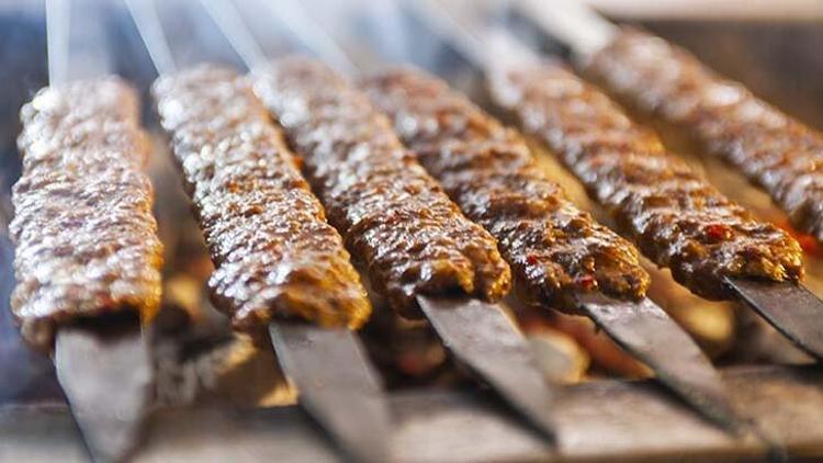 Hazır köfte-kebap uyarısı: İçine taşlık katıp bici bici boyasıyla renk veriyorlar