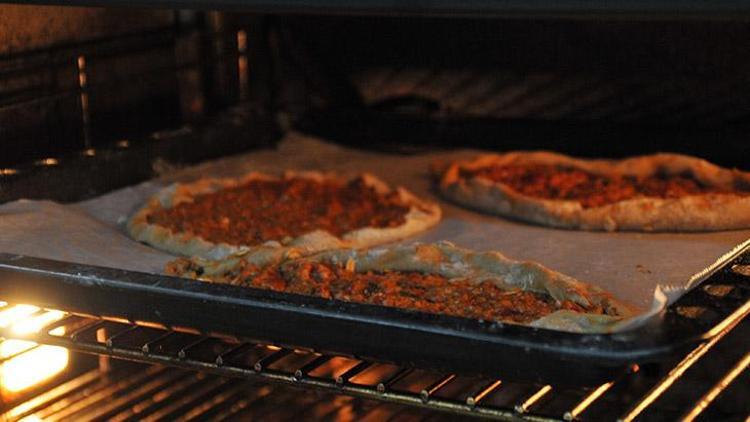 Yulaf unundan yapılan bu lahmacun kilo aldırmıyor