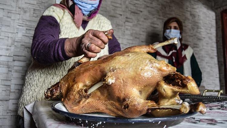Özel misafirimiz olduğunda tandırları yakıyoruz