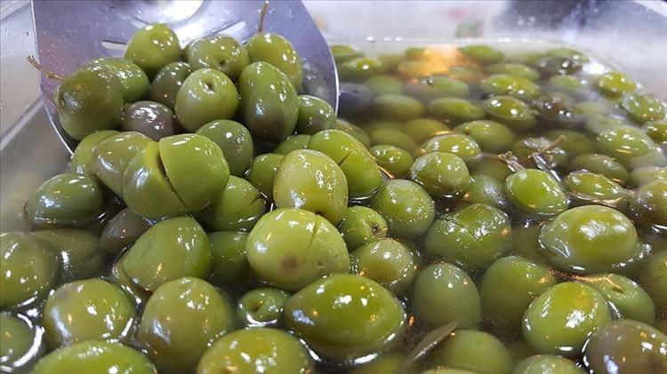 Zeytinde büyük hile Karartmak için bunları kullanıyorlar