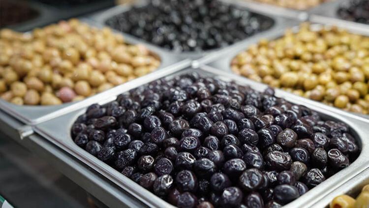 Zeytinde büyük hile Karartmak için bunları kullanıyorlar