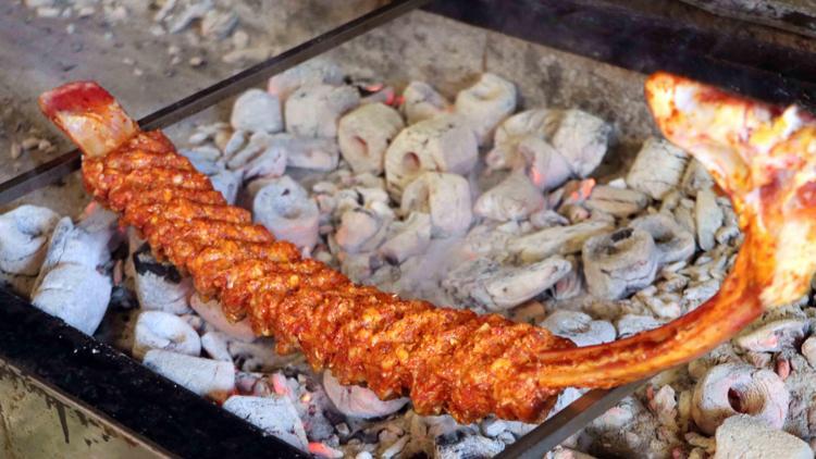 Gaziantepin yeni lezzeti: Kemikte kıyma kebabı