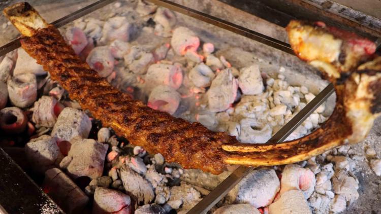 Gaziantepin yeni lezzeti: Kemikte kıyma kebabı