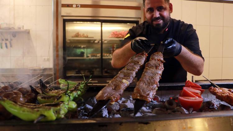 Gaziantepin yeni lezzeti: Kemikte kıyma kebabı