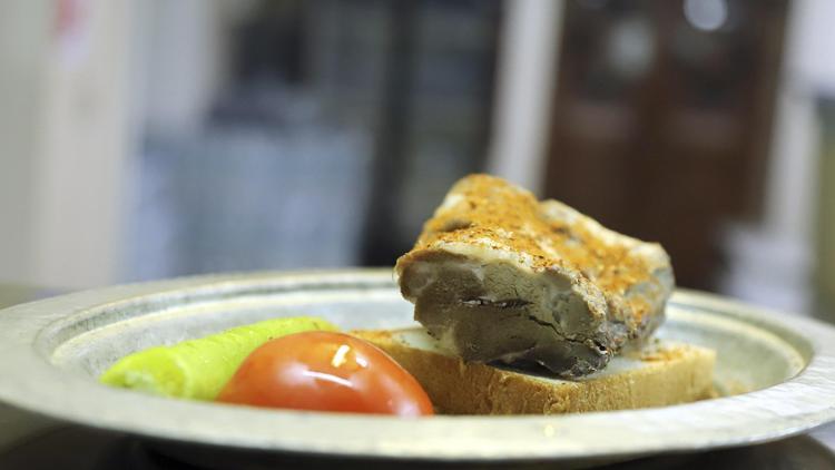 Aksaray mutfağının tescilli lezzeti tulum kebabı iftar sofralarında yer alıyor