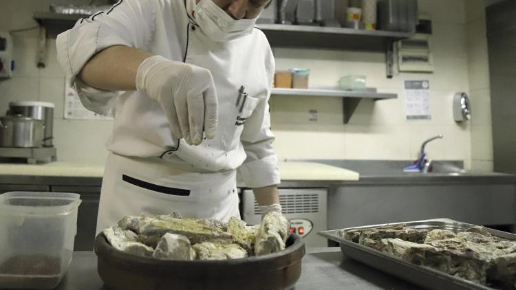Aksaray mutfağının tescilli lezzeti tulum kebabı iftar sofralarında yer alıyor