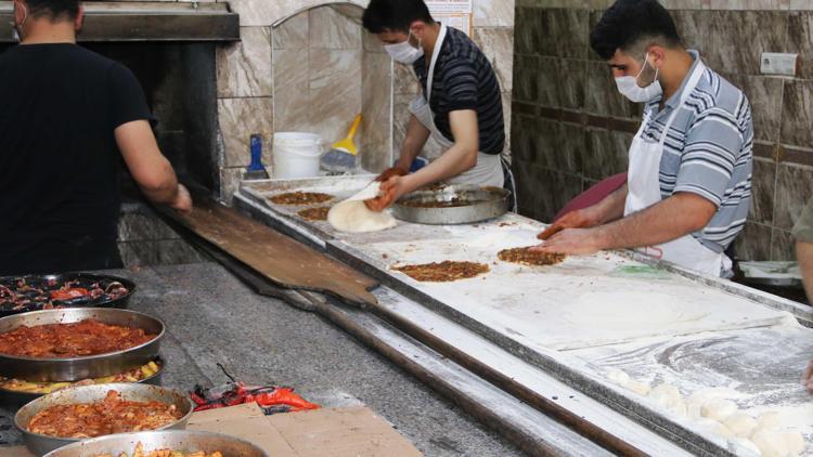 Şanlıurfanın taş fırınında pişen lezzetleri