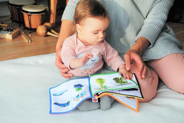 ‘R’ İle Başlayan Kız Bebek İsimleri ve Anlamları
