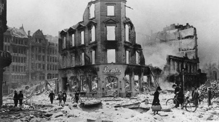 6. J Bernard Hutton ve Joachim Brandt