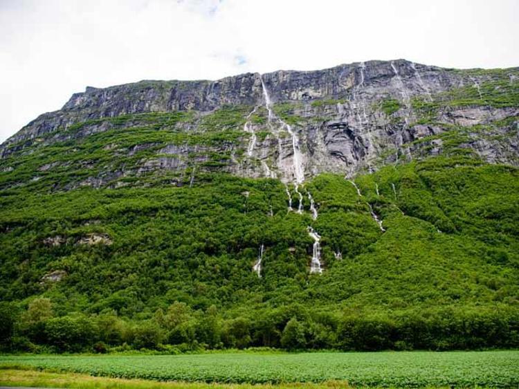 6. Vinnufossen, Norveç - 860 metre