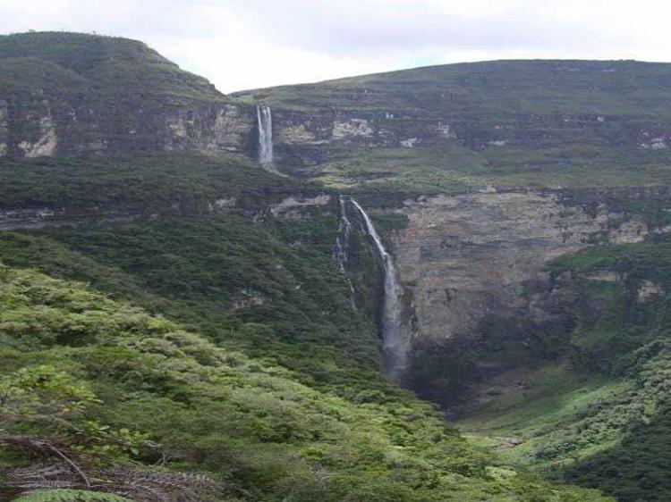 3. Cataratas las Tres Hermanas, Peru - 914 metre