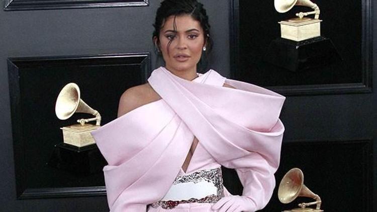 10- Kylie Jenner: 900 milyon dolar